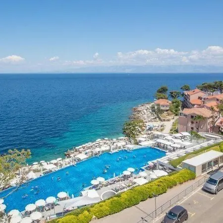 Apartment Punta In With Pools
