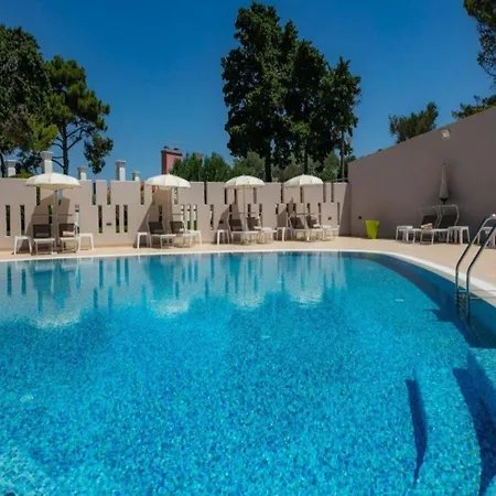 Appartement Punta In With Pools Veli Lošinj