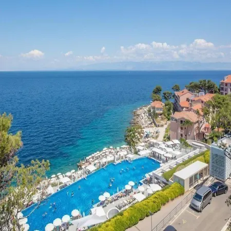 Appartement Punta In With Pools