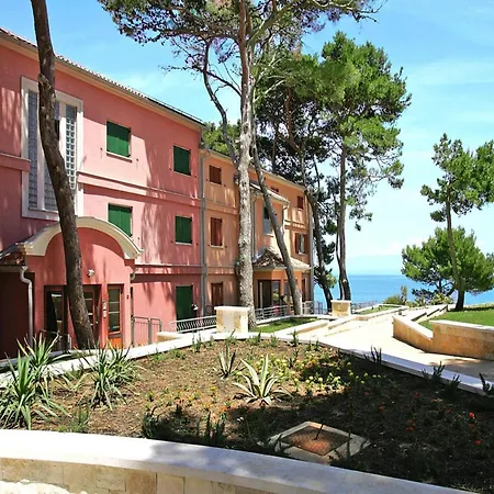 Punta In With Pools Apartment Veli Lošinj